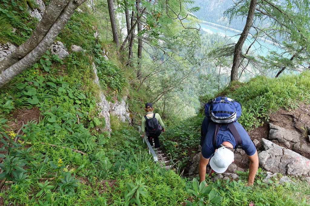Einstieg in die oberste Leiter des Wasserfallwegs