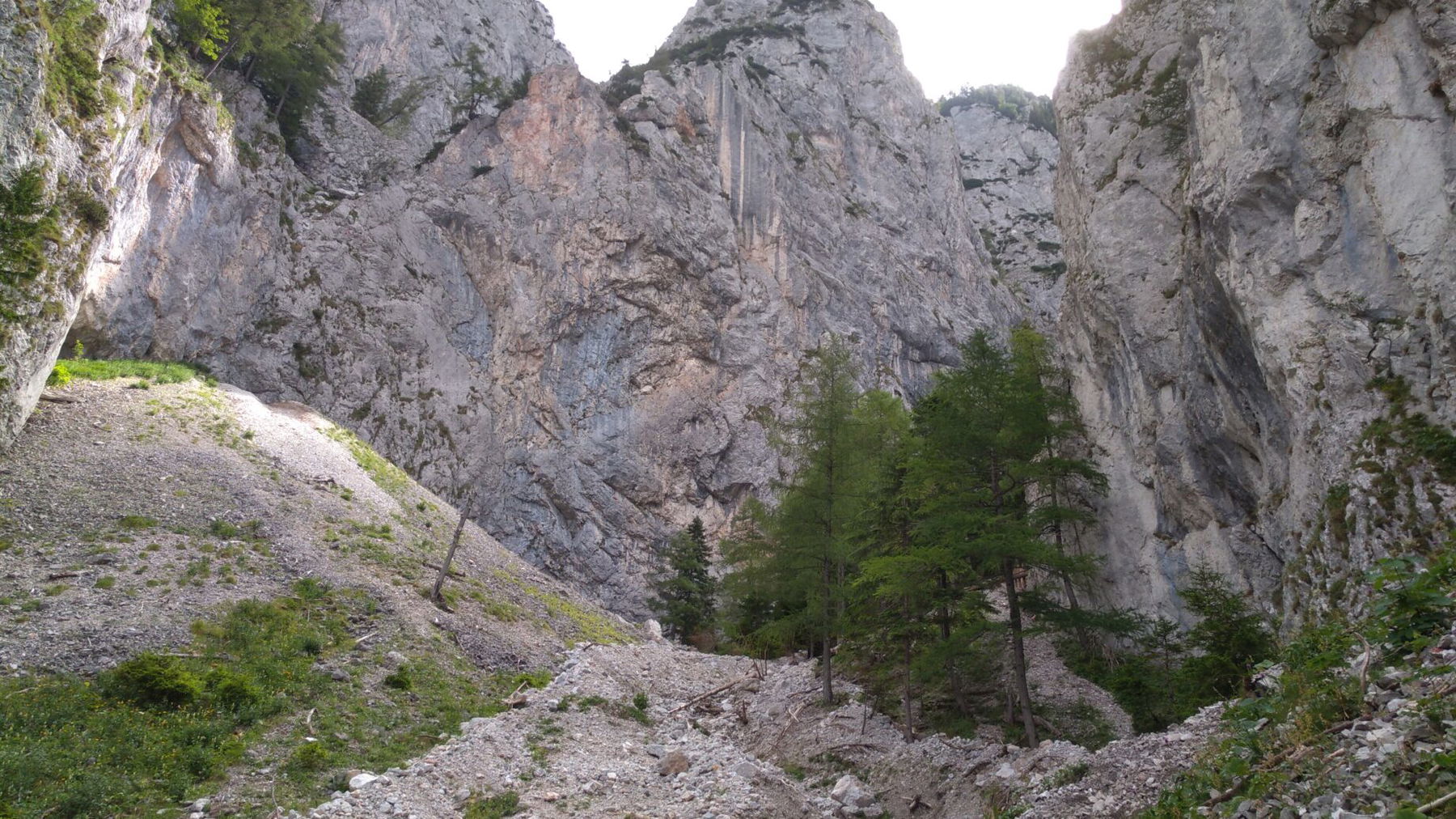 Steilwände der Rax. Foto: Johannes Kropf
