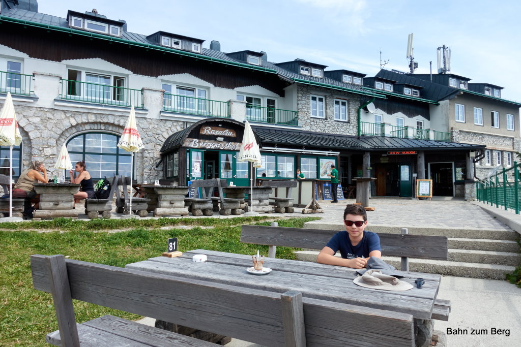 Mittagessen bei der Rax-Bergstation. Foto: Martin Heppner