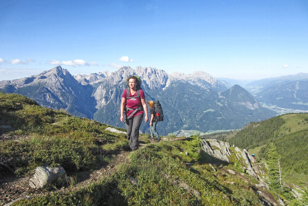 Aufstieg mit Blick auf die Lienzer Dolomiten. Foto: Petra Jens