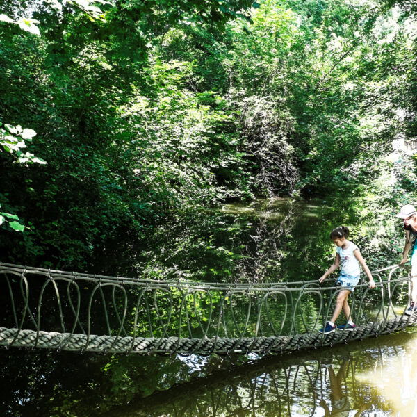 Hängebrücke Schlossinsel. Foto: Birgit Reiter
