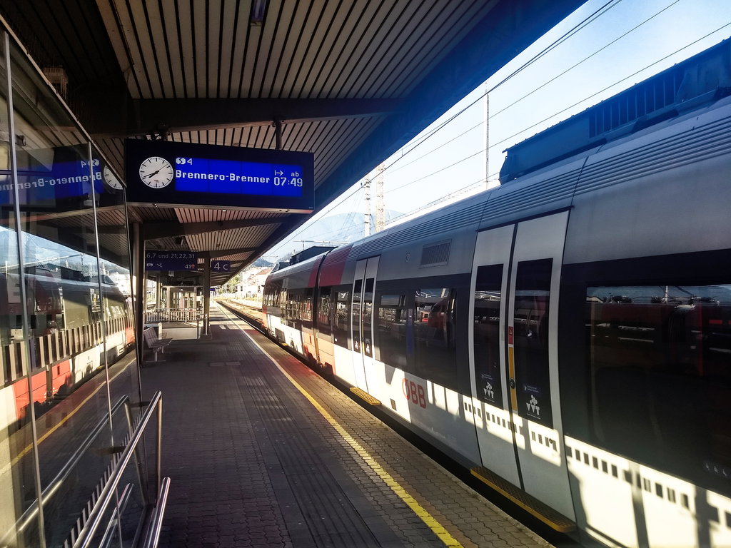 Abfahrt der S-Bahn Richtung Brenner. Foto: Nikolaus Vogl.