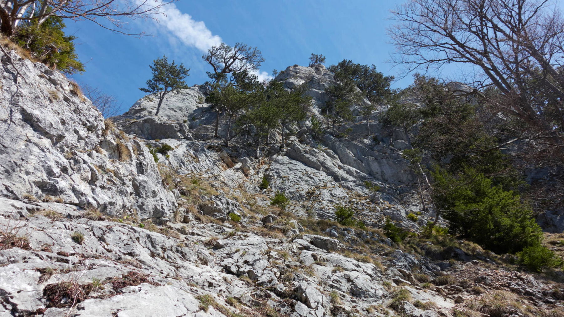 Steiler, schrofiger Aufstieg