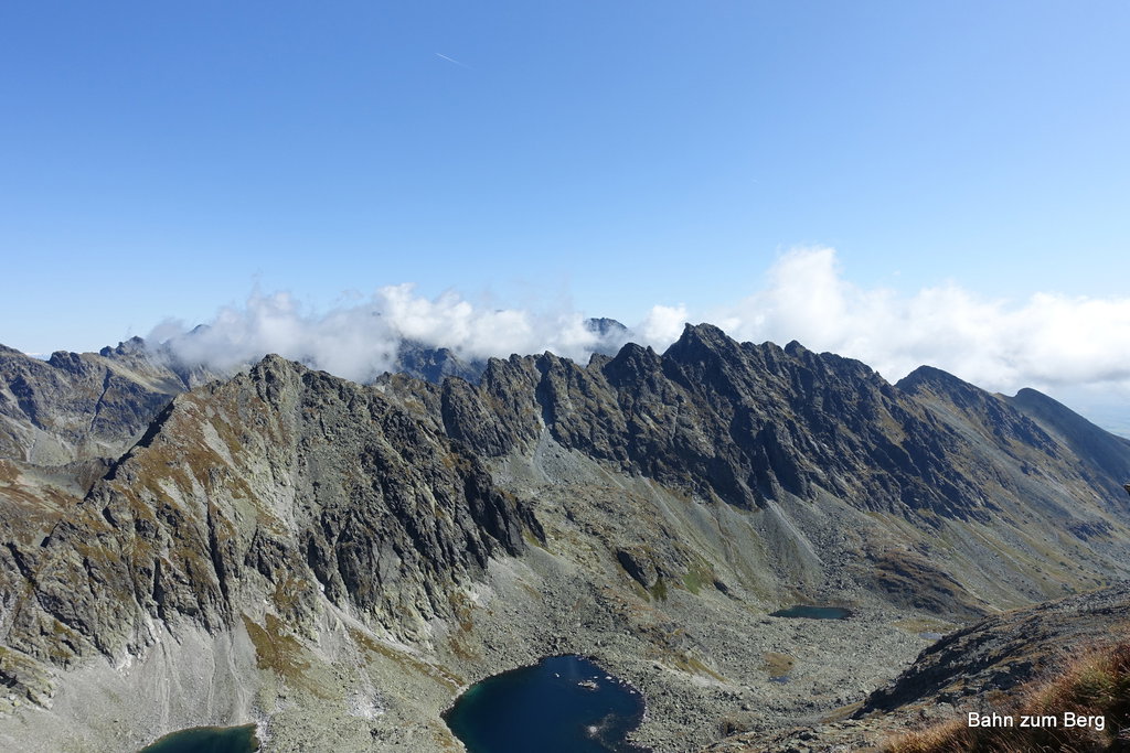 Der Rysy ist im Nebel hinter der Mlynicka dolina