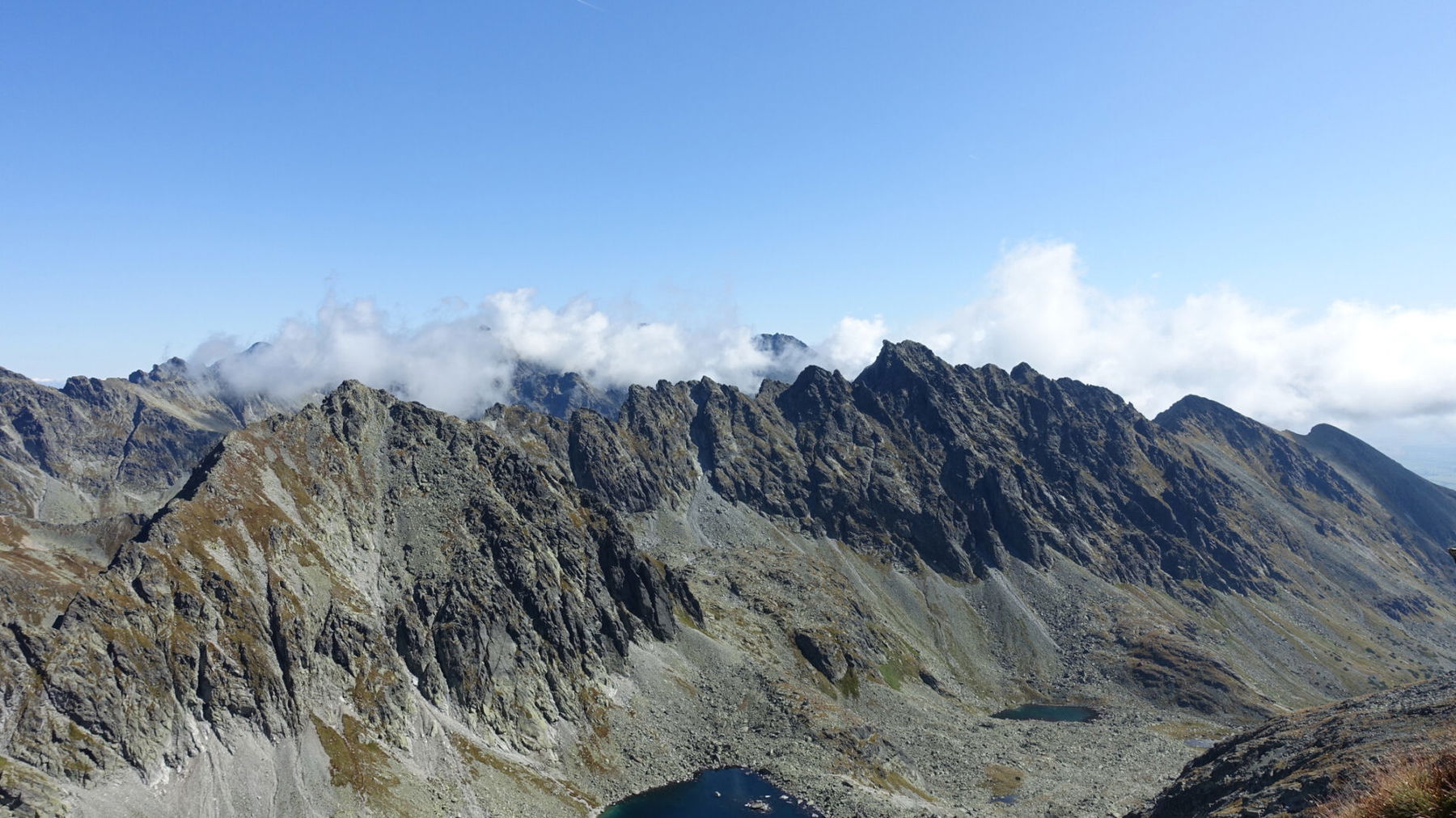 Der Rysy ist im Nebel hinter der Mlynicka dolina