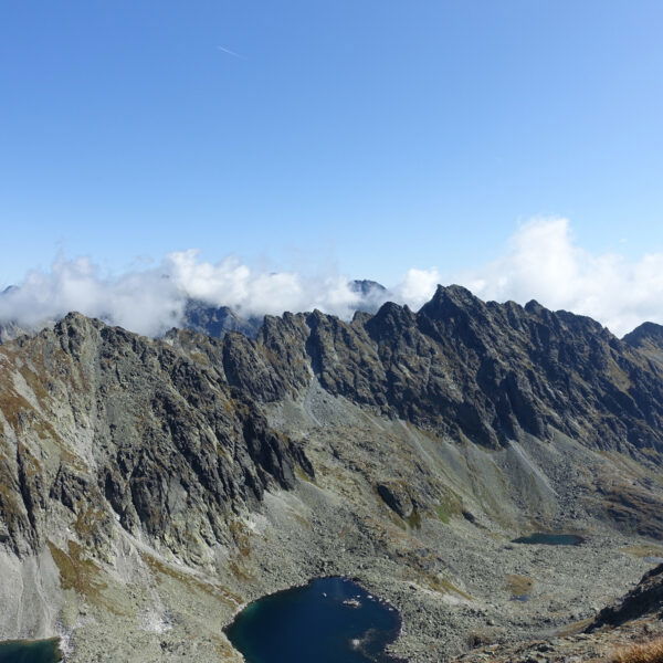 Der Rysy ist im Nebel hinter der Mlynicka dolina