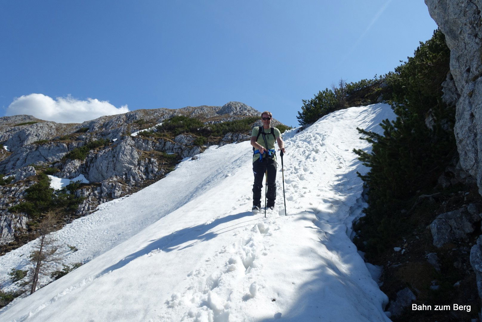 Wo wir den Weg nicht finden, wählen wir einen passenden Abstieg über den Schnee