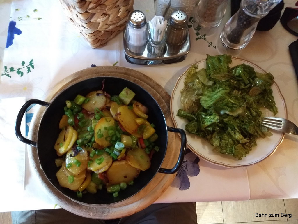 Thomas macht extra für uns ein herrliches Spargelgratin.