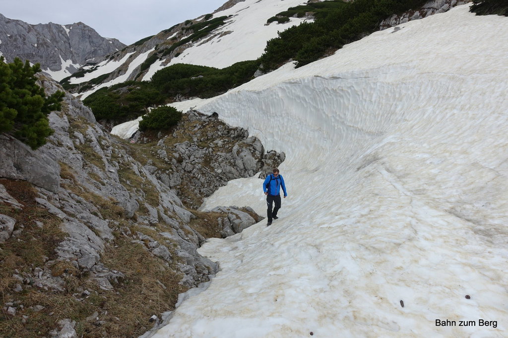 Am Jägermayersteig liegt Anfang Mai durchaus noch einiges an Schnee.