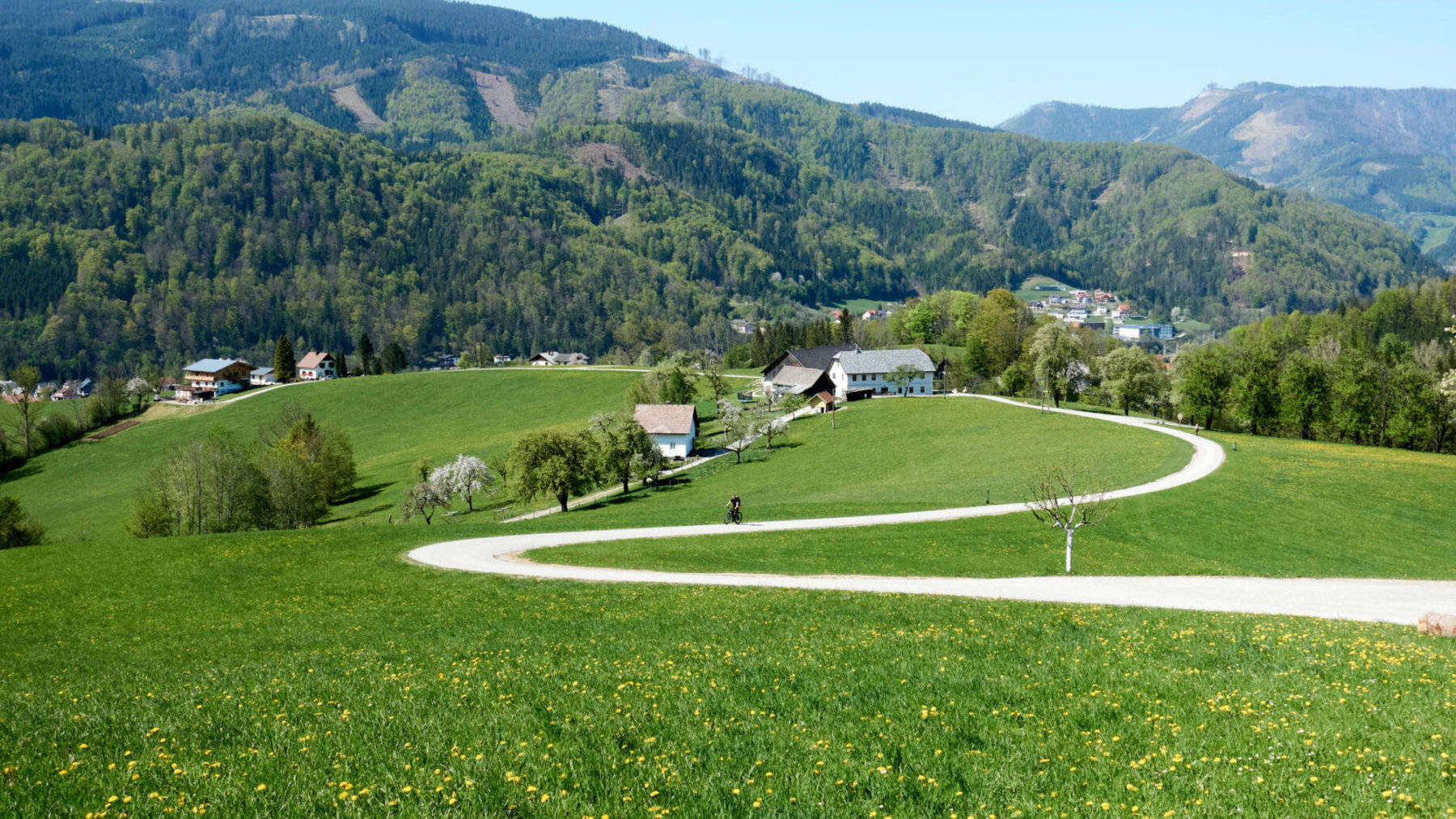Blick auf Weyer in der Nachmittagssonne