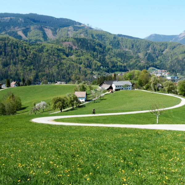 Blick auf Weyer in der Nachmittagssonne