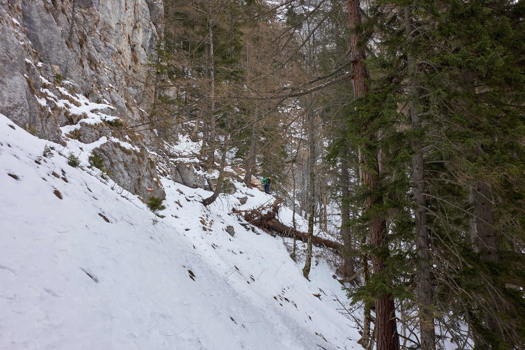 ...so ändert sich das rasch hin zu steil und schneebedeckt/rutschig.