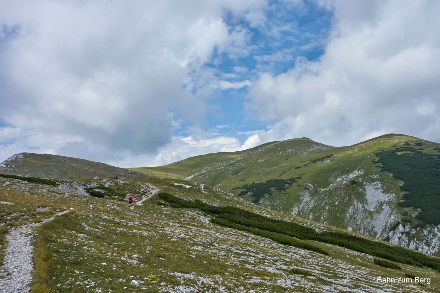 Unser eigentliches Ziel werden wir erst sehen, wenn wir dort oben ankommen.
