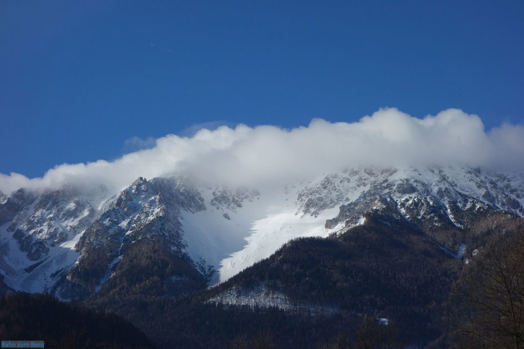 Schneebergblick beim Ausstieg der Bushaltestelle "Sebastian-Wasserfall, Sonnleiten".