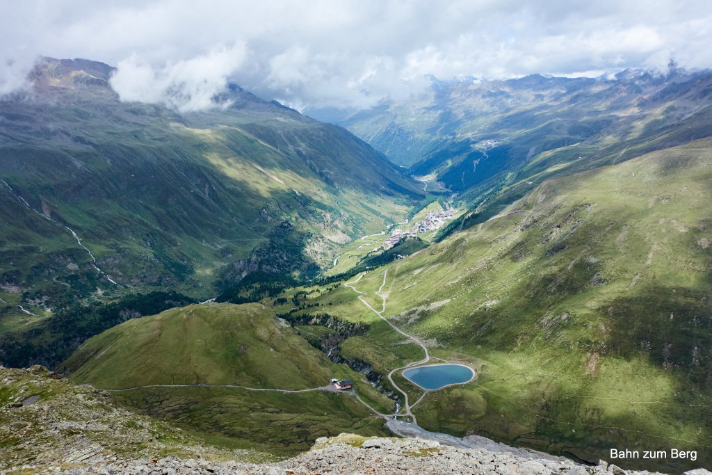 Blick hinunter auf Schönwieshütte und Obergurgl.