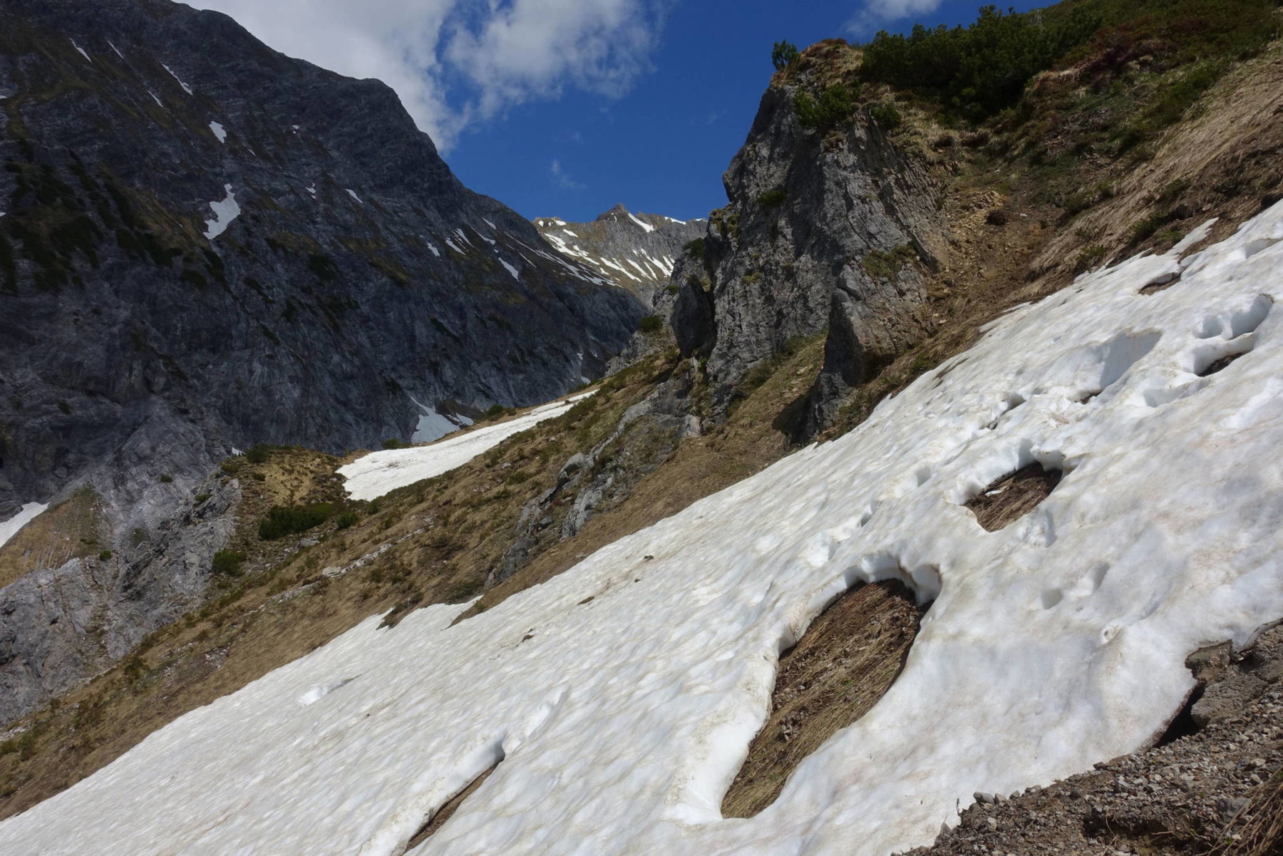 Querung in die Nordflanke (Foto: Peter Backé)