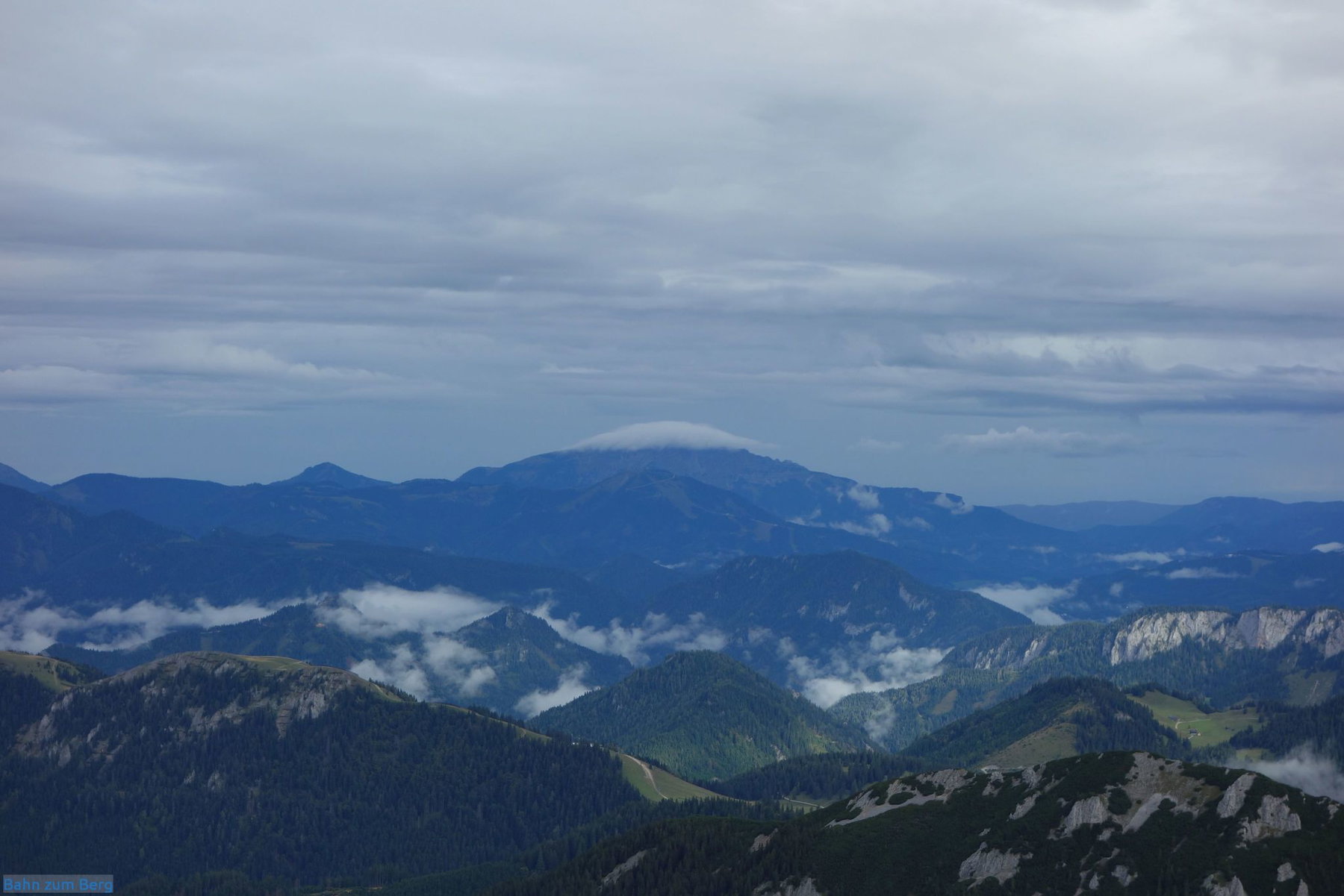Ötscher mit Nebelhut. Passt ihm gut.
