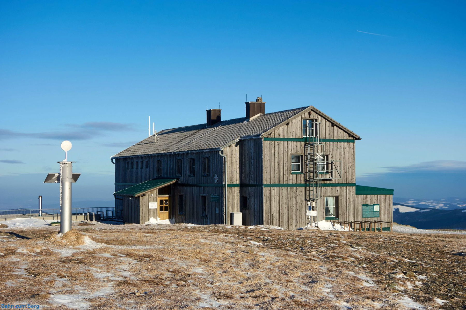 Alois-Günther-Haus. Fungiert auch als heimliche Bergstation für das Schigebiet Stuhleck.
