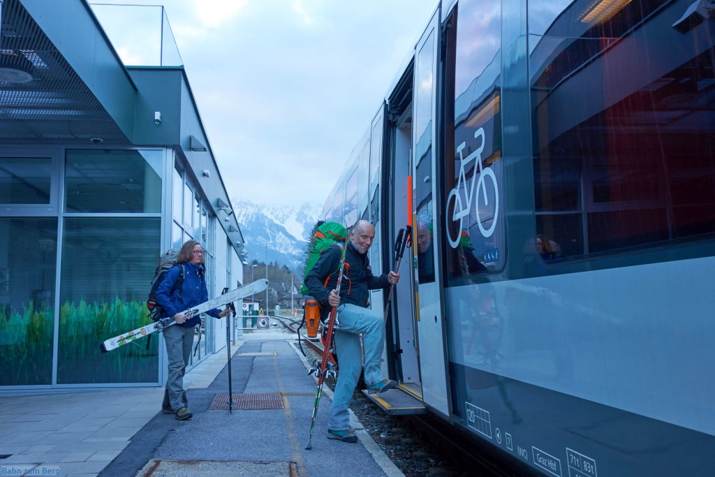 Regionalzug ab Puchberg am Schneeberg