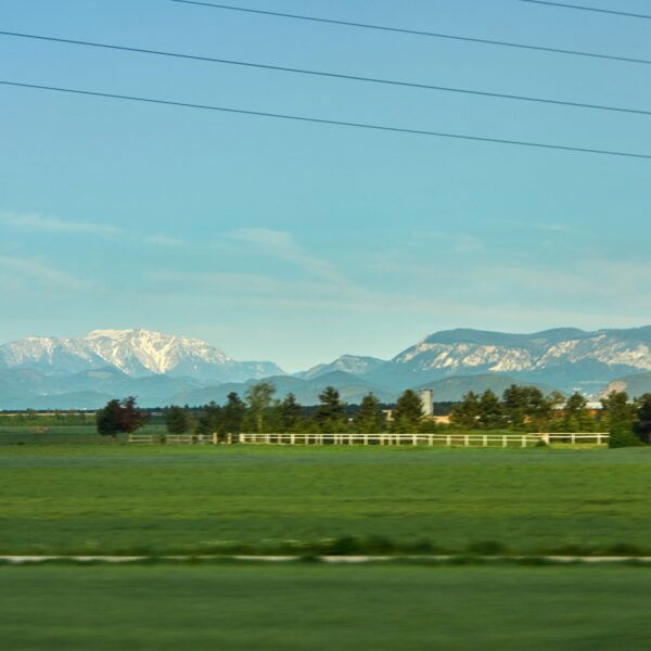 Schneeberg und Hohe Wand vom Zug aus