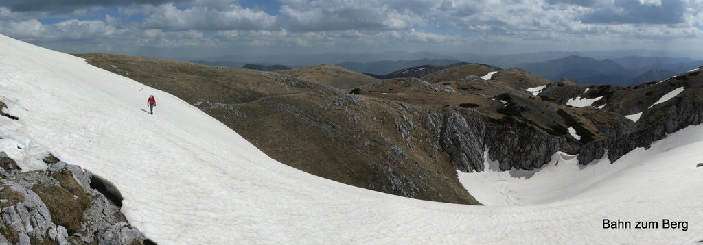 Anfang Mai muss man schon noch mit Schneefeldern rechnen. Foto: Didi T.