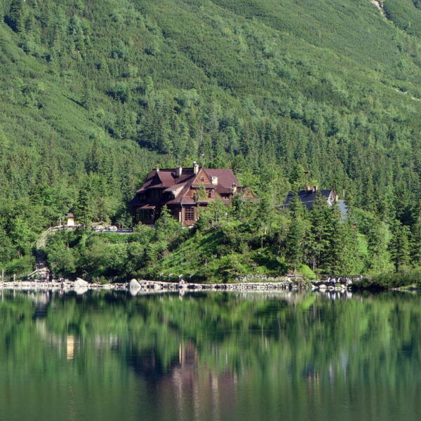 Hütte (Schronisko przy Morskim Oku) am Meerauge (Morskie Oko)