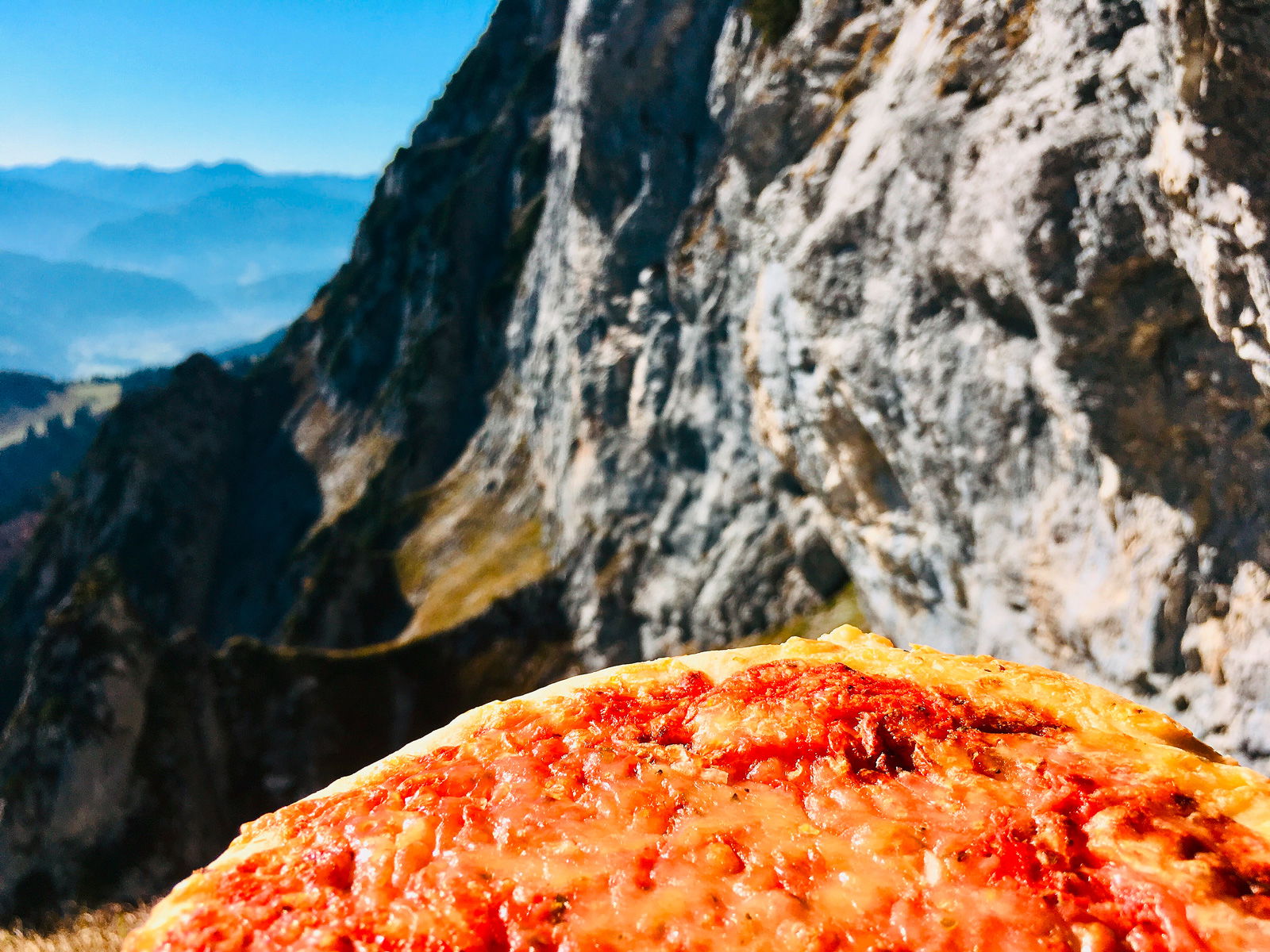 Wildfrauenhöhle mit Pizza