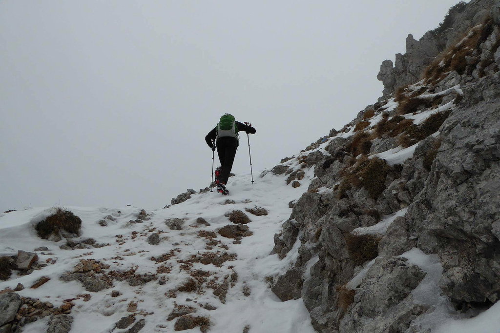 In den steileren Passagen geben die Steigeisen zusätzliche Stabilität.