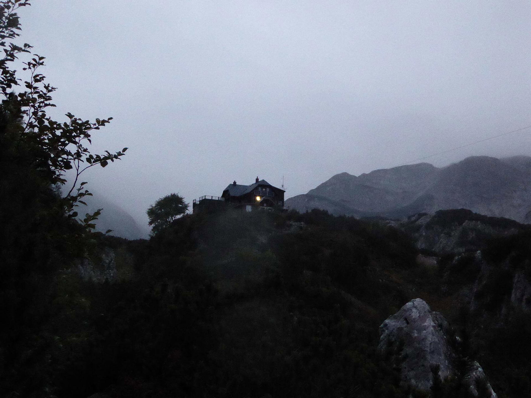 Voisthalerhütte in der Dämmerung. © 2015 HM