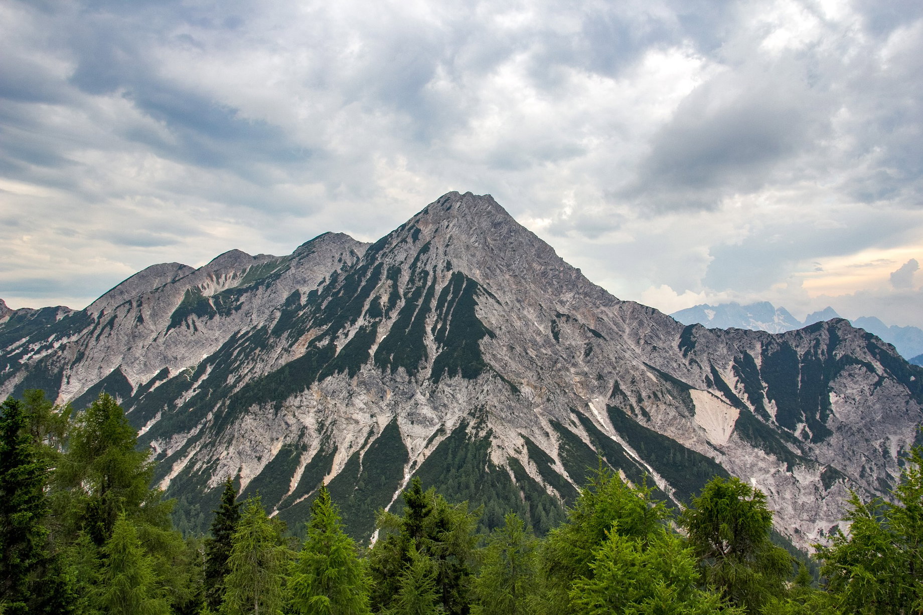 Mittagskogel. Bild von seanstandi auf Pixabay.