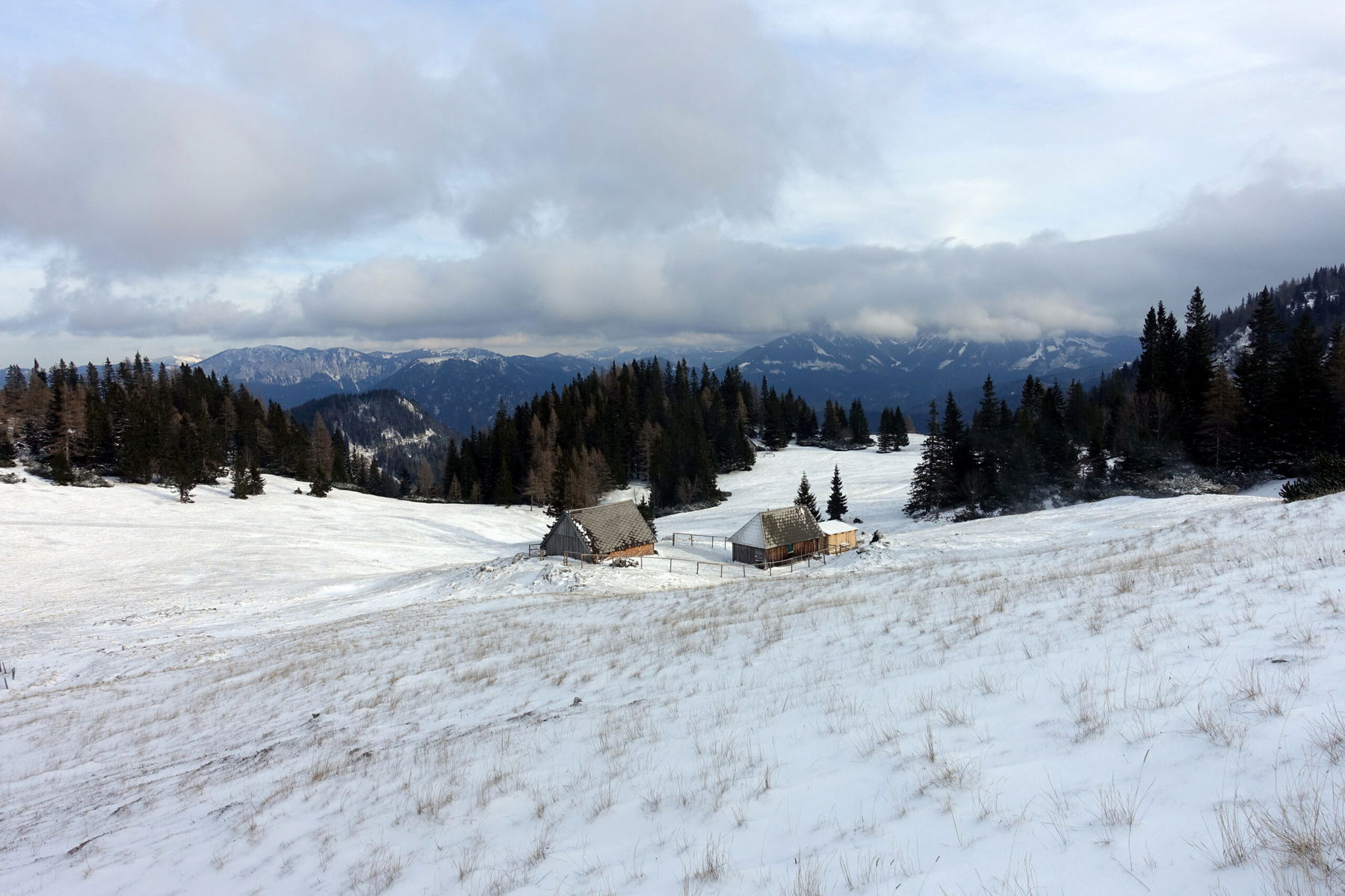Winterwanderung entlang der Kastenmäuer