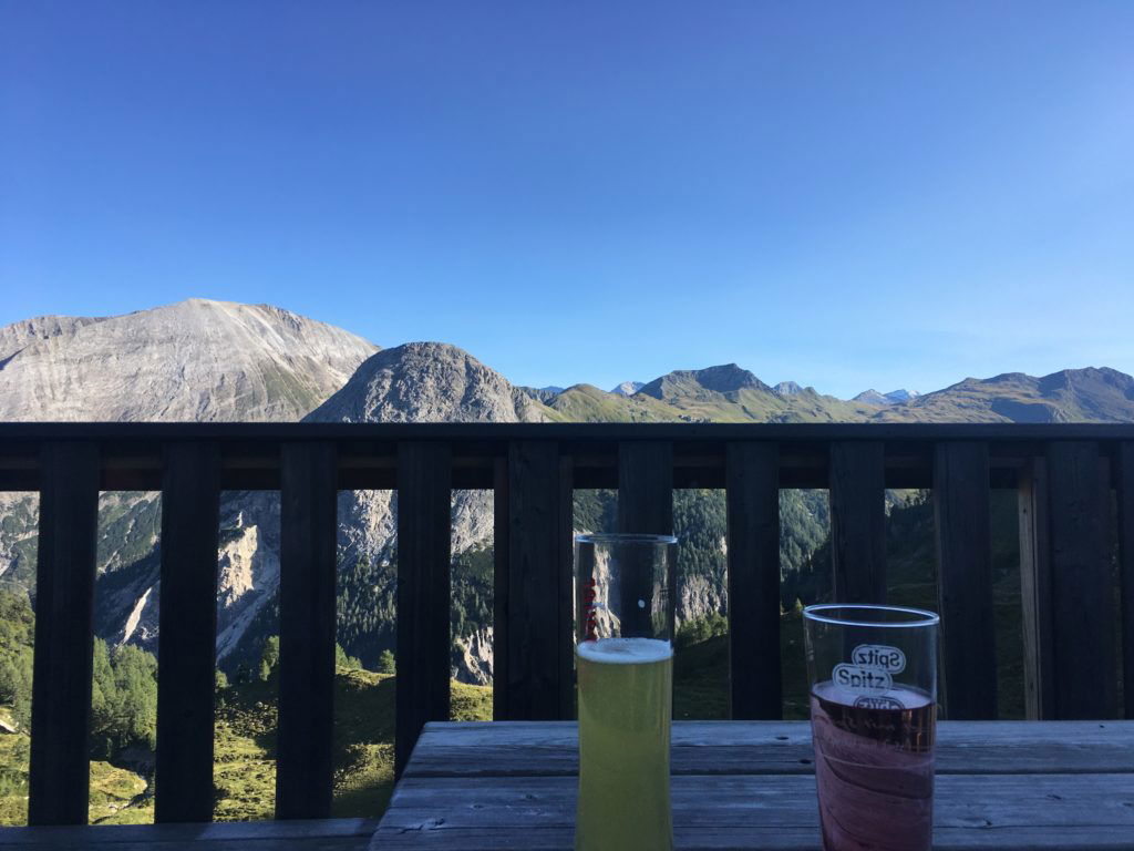Ankommen und Abendessen auf der Franz Fischerhütte. Foto Veronika Schöll