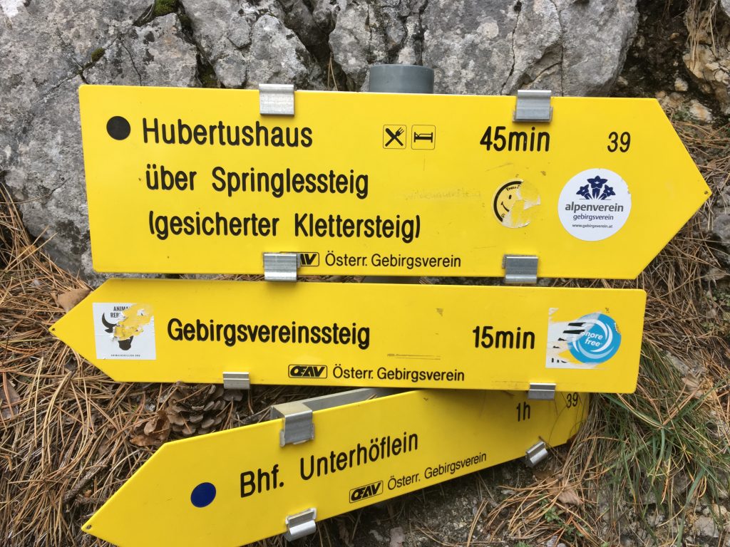 Wegweiser zum Springlessteig. Foto: Veronika Schöll