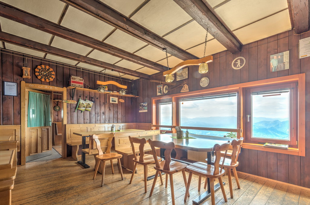 Schankraum der Traisnerhütte. Foto: Alfred Leitgeb