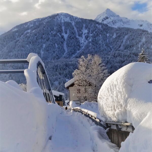 Verschneite Brücke. Foto: Birgit Frank