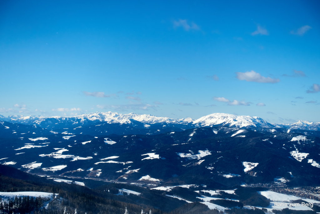 Panorama vom Gipfel auf Hochschwab und Veitsch. Foto: Martin Heppner