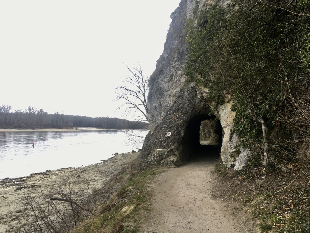Wanderstart an der Donaulände. Foto Veronika Schöll