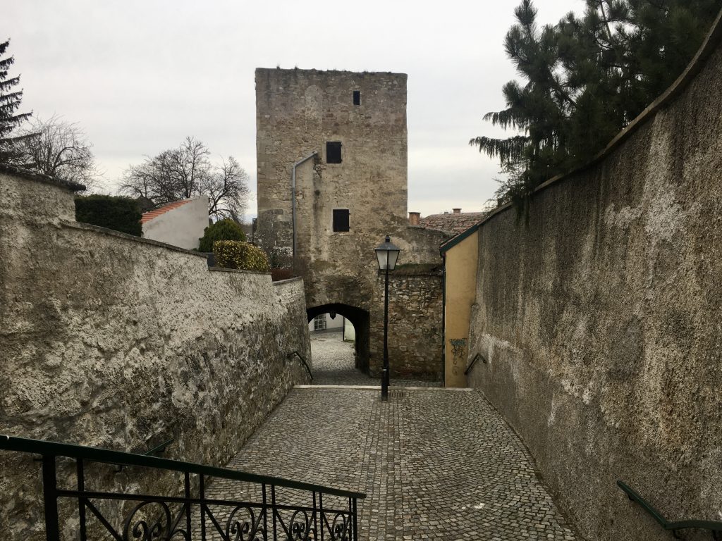 Weg durch Hainburg zum Bahnhof. Veronika Schöll