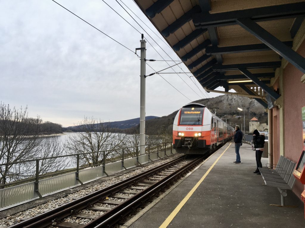 Personenbahnhof Hainburg. Veronika Schöll
