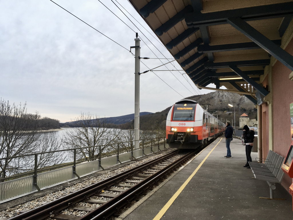 Personenbahnhof Hainburg. Veronika Schöll