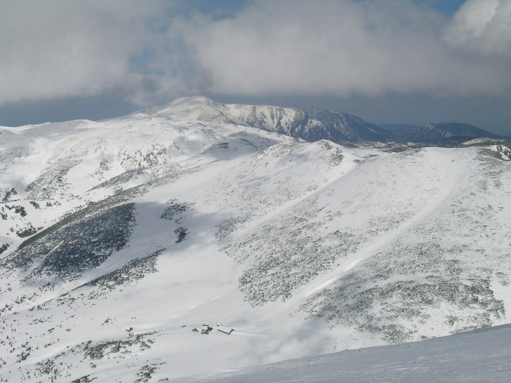 Blick von der Heukuppe zum Predigtstuhl, dahinter der Schneeberg. Foto: Alpenverein Edelweiss
