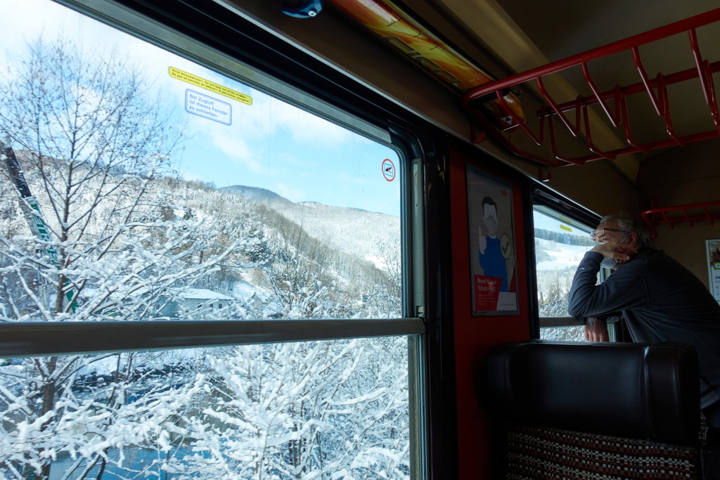 Peter Backé lässt die Winterlandschaft an sich vorbei ziehen. Foto: Martin Heppner