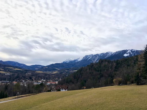 ber den Mariensteig ins Schneebergdörfl, Blick nach Reichenau, Fotos Veronika Schöll