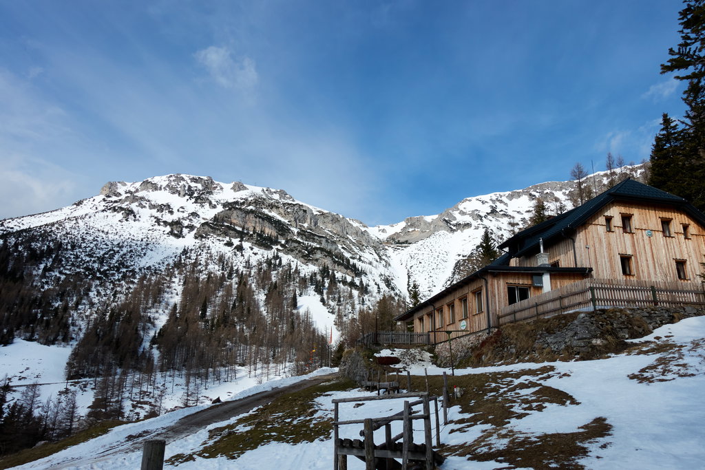 Am Waxriegelhaus ist es noch ruhig. Foto Martin Heppner