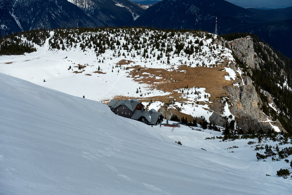 Ottohaus, Törlweg und Raxseilbahn Bergstation in Sicht. Foto Martin Heppner