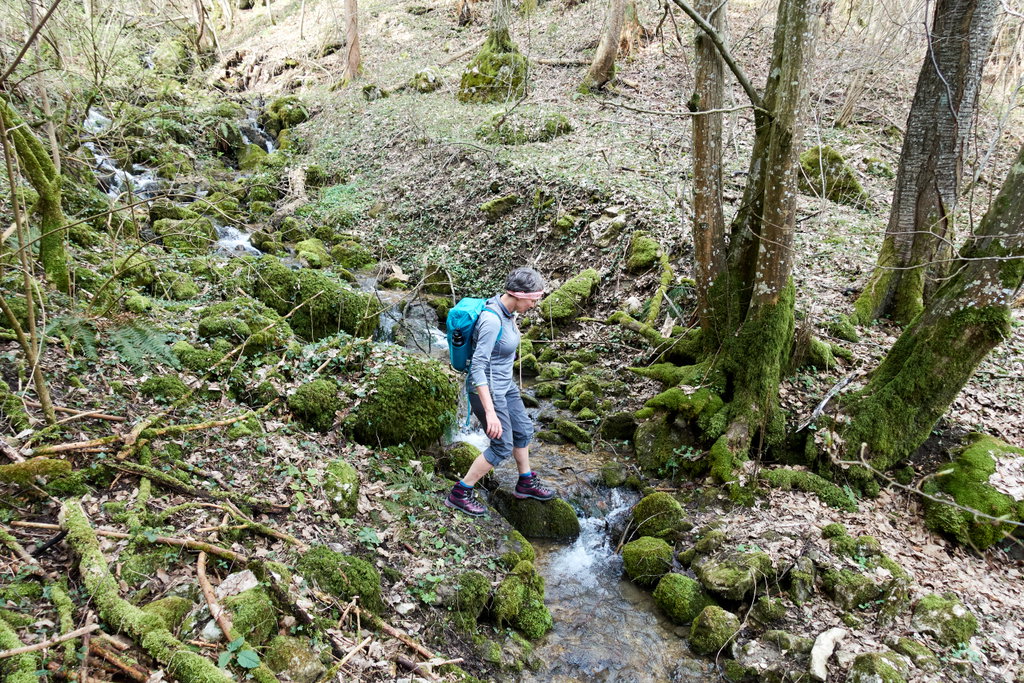 Entlang und über den Bach nach unten. Foto Martin Heppner