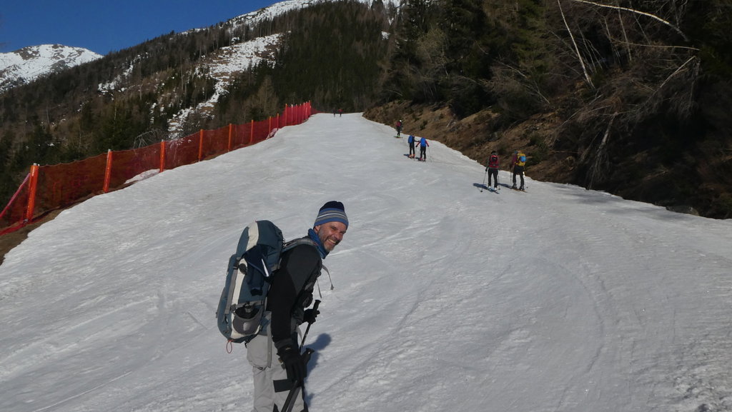 Aufstieg über die Skipiste. Foto: Karl Plohovich