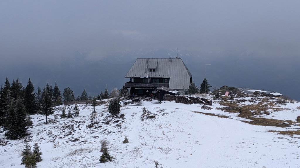 Rennfeld Hittn alias Ottokar-Kernstock-Hütte. Foto Martin Heppner