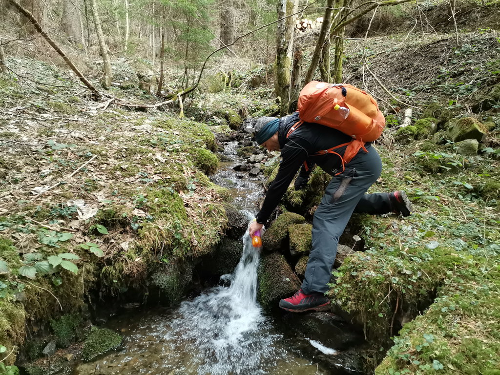 Wasser auffüllen. Foto Veronika Schöll