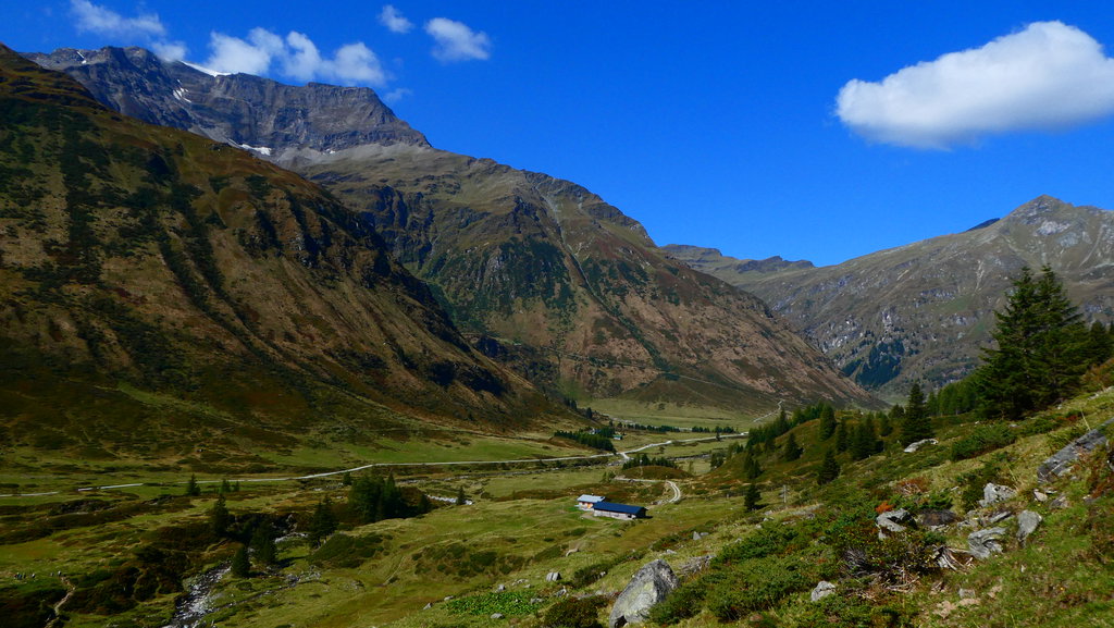Blick vom Anstieg zur Hütte zurück ins Nassfeld - links Schareck. Foto: Karl Plohovich